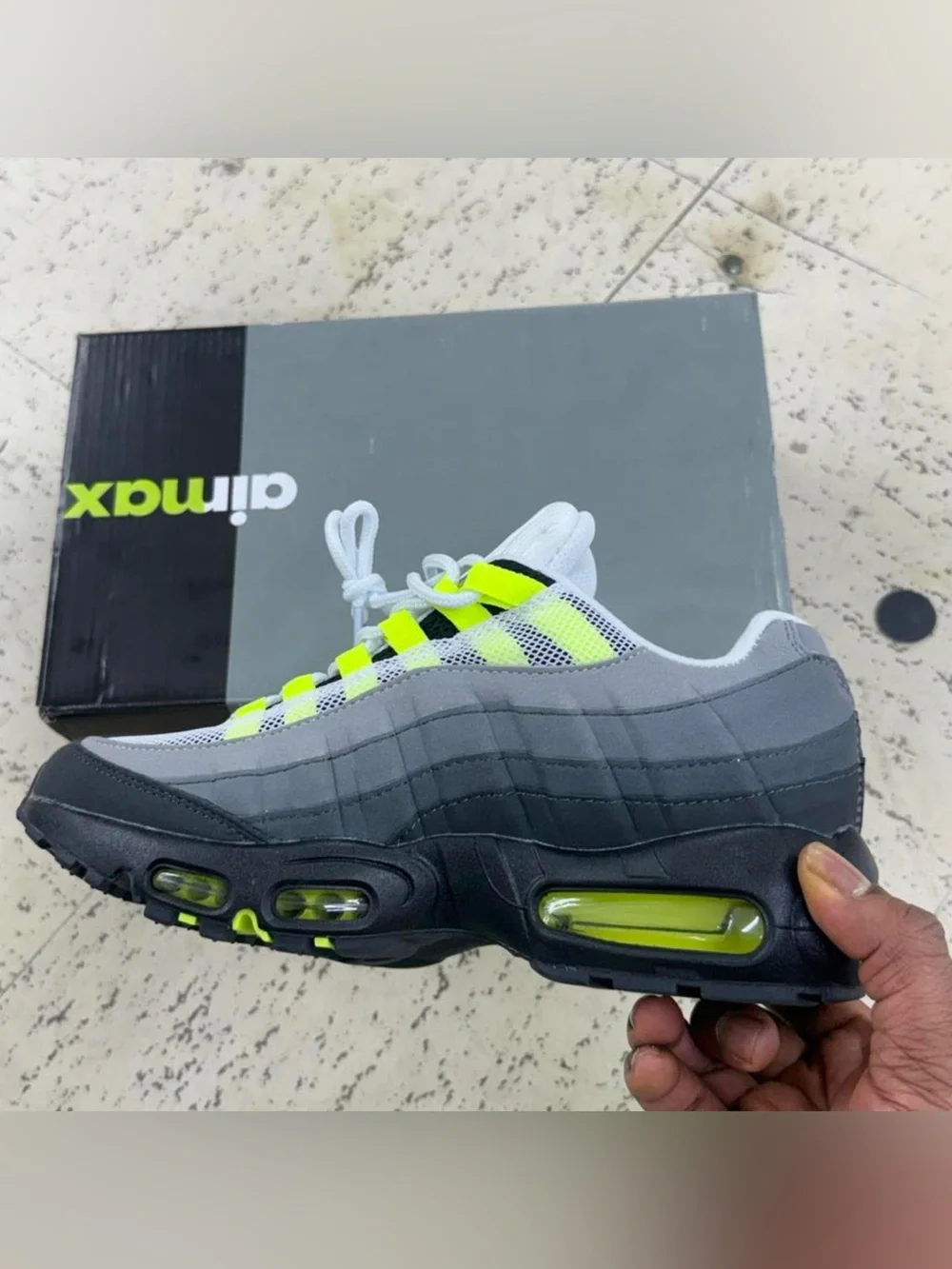 2026 Nike Air Max 95 Og “Neon” - Picture 2 of 5
